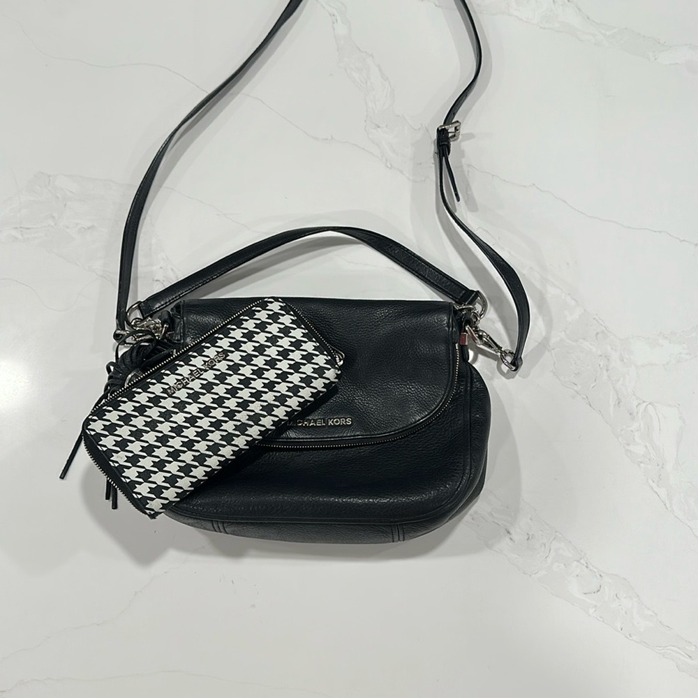 Michael Kors Black Shoulder Purse with Black and White Wallet - Picture 1 of 9